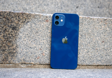 Всё ещё популярный iPhone 12 почти вдвое подешевел в России