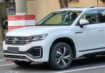 Китайский аналог Volkswagen Tiguan: в Россию везут партию новых кроссоверов Volkswagen Tayron