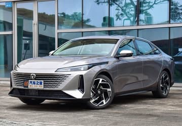 Honda Accord для бедных. Представлен Changan Yida с просторным салоном, двигателем мощностью 170 л.с. и ценой от $12 350