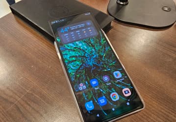 Легендарные слайдеры Motorola RIZR возвращаются? На MWC 2023 показали новый концептуальный RIZR с выдвижным экраном