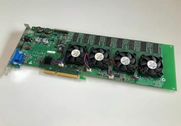 Старая, но очень дорогая: редкую инженерную версию видеокарты 3dfx Voodoo 5 6000 с четырьмя GPU готовы купить за 10 000 долларов