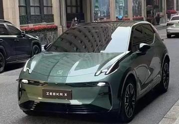 Кроссовер Geely, разгоняющийся до 100 км/ч за 3 секунды, засняли на дорогах общего пользования. Zeekr X вживую выглядит так же эффектно, как и на официальных рендерах