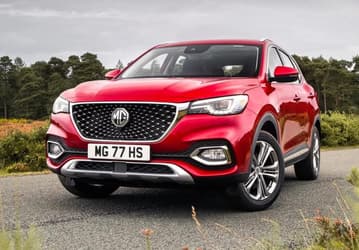 В России начали продавать кроссовер MG HS. Что это за модель и сколько за неё просят?