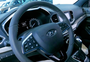 Новую Lada Vesta NG с «автоматом» показали внутри