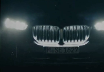 Это совершенно новый BMW X5 2024 с подсветкой радиаторной решётки. Появилось официальное видео