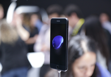 Шестилетний iPhone 7 без чёлки стал лидером по продажам в 2022 году в России: флагманы Samsung и Xiaomi среди подержанных смартфонов отстающие