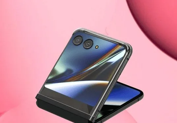 Раскладушка Motorola Razr 2023 получит огромный внешний экран на всю панель