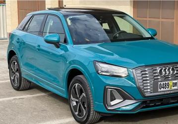 В России продают нестандартный кроссовер Audi Q2 L e-tron. Что это за модель и сколько за неё просят?