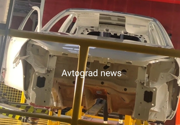 «Гранты» — чёрные, «Весты» — белые. Из-за дефицита краски Lada Vesta NG пока будут красить в белый и серебристый цвета