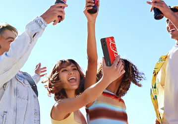 ColaPhone прибыл! Представлен Realme 10 Pro Coca-Cola Edition с богатой комплектацией и «уникальной» темой