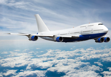 Конец эпохи  «Королевы небес»: последний Boeing-747 красиво попрощался, оставив в небе след