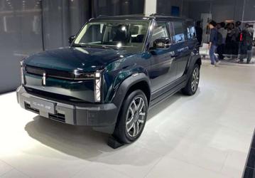 Угловатый полноприводный кроссовер Chery iCar 03 с солнечной панелью на крыше оценили в 19,4 тыс. долларов. Что это за модель?