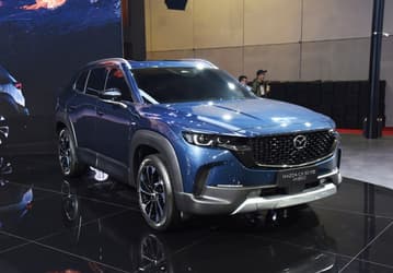 Скрестили Mazda и Toyota – получился интересный японский кроссовер. Представлен Mazda CX50 с двигателем от Toyota RAV4 – и это серийная модель