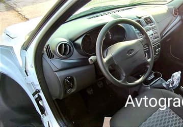 Lada Granta без подушек безопасности и с другим рулём поступают к дилерам