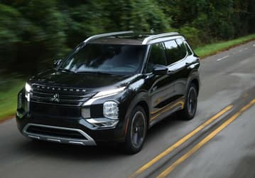 Mitsubishi Outlander подорожал в России на 500 тыс. рублей с начала года, но есть нюанс