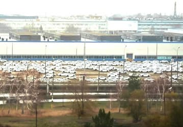 АвтоВАЗ с рекордной скоростью избавляется от некомплекта: осталось всего 4 тыс. Vesta и менее 3 тыс. Granta. До конца года все машины должны доукомплектовать