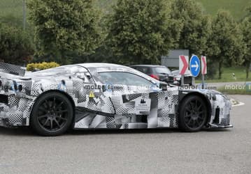 Это совершенно новый гиперкар Ferrari. Опубликованы первые фотографии