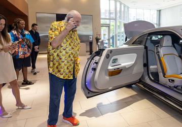 Миллиардер купил сразу два первых Rolls-Royce Spectre, чтобы подольше оставаться эксклюзивным владельцем
