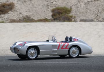 Уменьшенную реплику Mercedes-Benz 300 SLR продали по цене Lada Vesta NG
