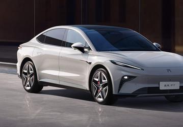 В России стартуют продажи «одноклассников» BMW 5-Series и BMW X6 с гарантией до 5 лет или до 120 000 км. Объявлены цены на премиальные новинки Rising F7 и R7