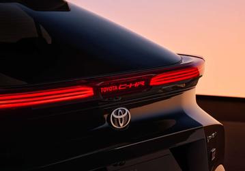 У Toyota появился новый кроссовер: компания запустила в производство Toyota C-HR второго поколения