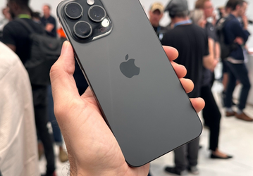 Спрос на iPhone 15 в России обвалился вдвое