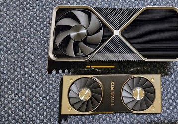 Nvidia GeForce RTX 4090 Ti выглядит просто огромной на фоне Titan RTX последнего поколения