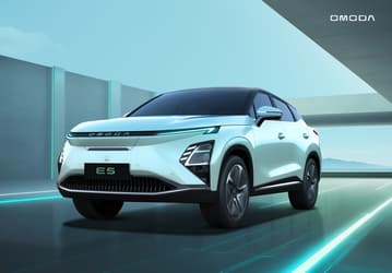 В Европе стартовали продажи полностью электрического кроссовера Omoda E5. Скоро он появится в России