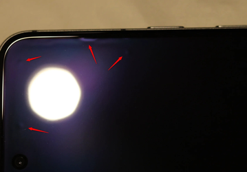 Пользователи Pixel 8 и 8 Pro жалуются на «выпуклости» и «рябь» под стеклом дисплея