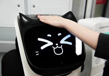 В больницах Москвы начали работать «робокошки» — милые роботы-курьеры могут даже дать совет о здоровье