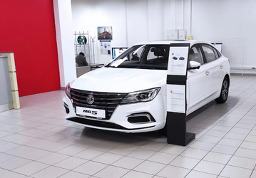 В Россию приехала альтернатива Lada Vesta NG на «автомате», с хорошим оснащением. Названы цены на седаны MG 5