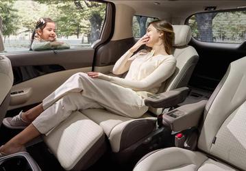 Представлен Kia Carnival 2024: 7 или 9 мест, новый салон, новый экономичный мотор и по-прежнему невысокая цена