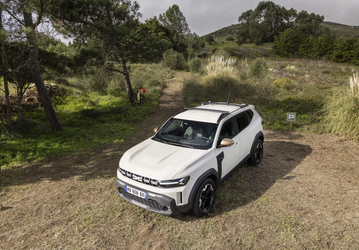 Совершенно новый Dacia Duster 2024: объявлены комплектации и очень привлекательная стартовая цена