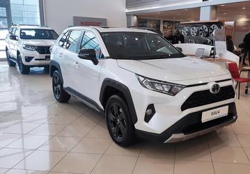 В России изменилась стоимость популярных моделей Toyota. Сколько сейчас стоят «параллельные» Toyota RAV4, Highlander и Camry?