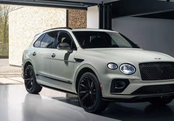 Россияне не останутся без Bentley. Дилер «Автодом» наладил поставки любых моделей и в любой комплектации, правда гарантия всего 30 тыс. км