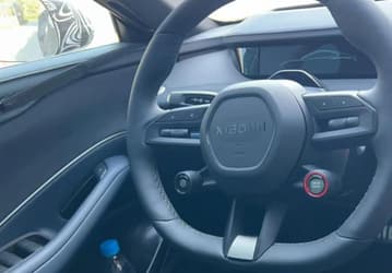 Первый автомобиль Xiaomi впервые показали внутри. Живые фото топовой комплектации