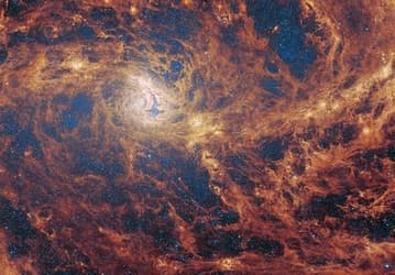 Области зарождения звёзд, запечатлённые космическим телескопом JWST, в галактике M83 (астрофото)