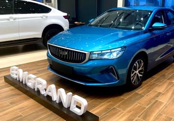 Бюджетный седан Geely Emgrand поступил в продажу в России, но только две комплектации из четырёх пользуются спросом. Дилеры рассказали почему