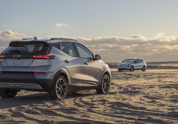 iPhone теперь заряжаются в BMW, но зато перестали заряжаться в машинах General Motors. Apple починила зарядку в одних авто, но сломала в других