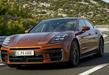 Это Porsche Panamera 2024. Машину нового поколения рассекретили перед самым анонсом