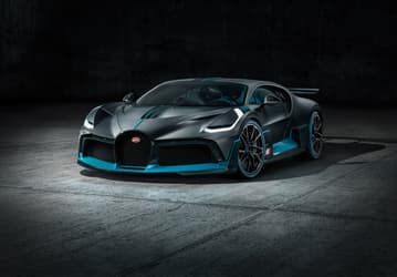 В России продают автомобиль за миллиард рублей. У Bugatti Divo 8.0 AMT небольшой пробег и мощность 1500 л.с.
