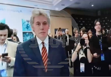 Превращённый нейросетью Сбера в Илона Маска Песков стал звездой соцсетей