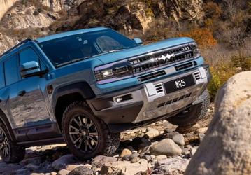 Китайский «убийца» Toyota Land Cruiser 300 оказался гораздо дешевле, чем ожидалось. Представлен BYD Leopard 5: 686 л.с., отличные внедорожные возможности и 1200 км на баке бензина