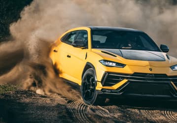 Санкциям вопреки. Продажи люксовых автомобилей в России подскочили почти на 100%, самый популярный — Lamborghini Urus