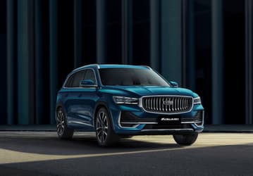 В России дефицит Geely Monjaro: дилеры получают в разы меньше машин, чем хотелось бы, а базовый Monjaro за 4,3 млн рублей в продаже не видели с апреля