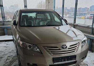В Москве на продажу выставили идеальную Toyota Camry 2008 года выпуска. Пробег 83 км, безупречный салон, 2,4-литровый мотор и «автомат»