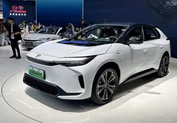 У китайских дилеров появился кроссовер Toyota Bozhi 4X – улучшенная и обновленная версия продающегося в России bZ4X