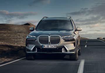 В России взлетела стоимость официальных премиум-иномарок: BMW X7 за год подорожал на 34%, а Mercedes-Benz C-класса – на все 46%