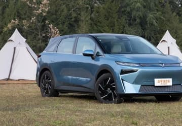 В России появился новый кроссовер размером с Toyota RAV4. У Venucia VX6 от Dongfeng Nissan необычный дизайн, хорошее оснащение и 217 л.с.