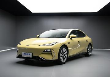 Geely развязала новую ценовую войну в Китае. Представлен 5-метровый суперседан Geely Galaxy E8, и он оказался почти вдвое дешевле конкурентов
